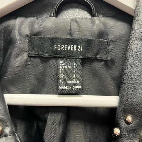 NWOT Forever 21 Black Faux Leather Moto Jacket with Silver Embellishment - Picture 5 of 8